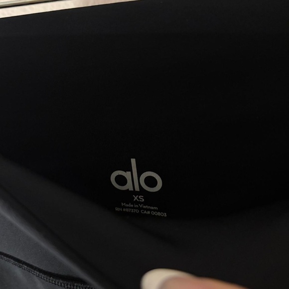 Alo Yoga black airlift shorts 3” - Picture 4 of 4